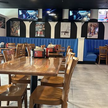 Throwback Tavern - Seating area - Burgers Near Me - Pembroke Pines, Florida
