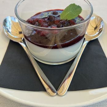 Antico Pozzo - Panna cotta - Italian Near Me - Bellagio, AG