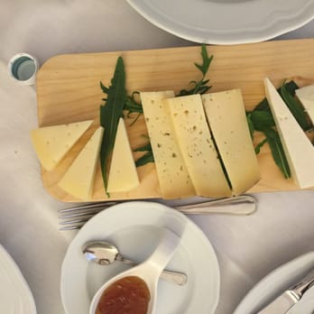 Garibaldi Bistrot - Cheese plate with beer jelly - Italian Near Me - Martina Franca, TA