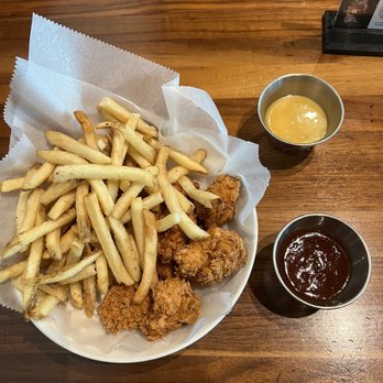 Doc B's Restaurant + Bar - Chicken Littles & Fries with barbecue and honey mustard - Bars Near Me - Coral Gables, Florida