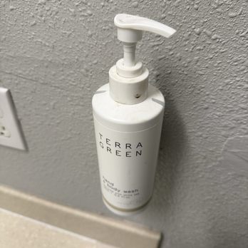 Travelodge by Wyndham Redding CA - Dark brown drops on wall and soap container. - Hotels Near Me - Redding, California