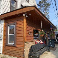 Long Lake Diner and Owl's Head Pub - Front entrance