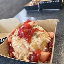 Strawberries & Cream Roll Strawberries & Cream Roll