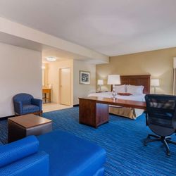 Hampton Inn & Suites Downtown Owensboro/Waterfront - Guest room