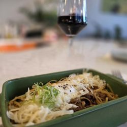 Shinmai Kumo - Sukiyaki Linguine with a glass of Duris Reserva (red blend)