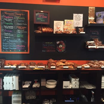 Hendrickx Belgian Bread Crafter - Chalkboard with daily croissants and the croissants are displayed right underneath - Bakeries Near Me - Chicago, Illinois