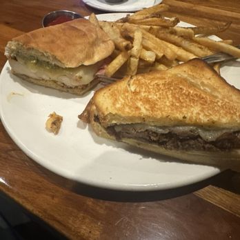 Burtons Grill & Bar - California Chicken Sandwich & Short Rib Grilled Cheese - New American Near Me - Alexandria, Virginia Burtons Grill & Bar - California Chicken Sandwich & Short Rib Grilled Cheese - New American Near Me - Alexandria, Virginia