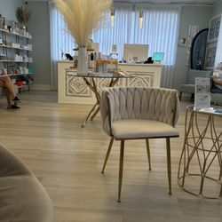 Essentials South Tampa Day Spa - Waiting area