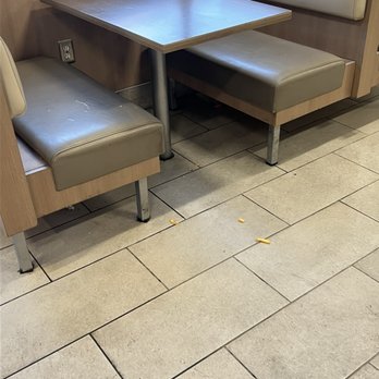 Burger King - Todo sucio el piso - Burgers Near Me - Winchester, Virginia Burger King - Todo sucio el piso - Burgers Near Me - Winchester, Virginia