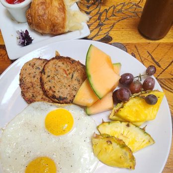 Petite Provence - Day breaker with Sunnysides and chicken sausage - Breakfast & Brunch Near Me - Portland, Oregon Petite Provence - Day breaker with Sunnysides and chicken sausage - Breakfast & Brunch Near Me - Portland, Oregon