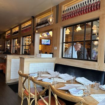 Maevery Public House - Cocktail Bars Near Me - Lake Bluff, Illinois Maevery Public House - Cocktail Bars Near Me - Lake Bluff, Illinois