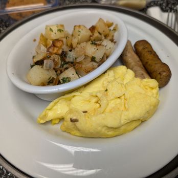 Mayo Clinic Hospital - A breakfast of potatoes, scrambled eggs, and turkey sausage. - Hospitals Near Me - Rochester, Minnesota Mayo Clinic Hospital - A breakfast of potatoes, scrambled eggs, and turkey sausage. - Hospitals Near Me - Rochester, Minnesota