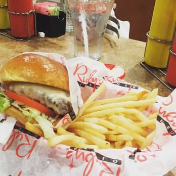 Ruby's Diner - Diners Near Me - Costa Mesa, California
