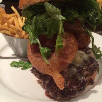 Earls Kitchen + Bar - Bronx burger - Cocktail Bars Near Me - Denver, Colorado