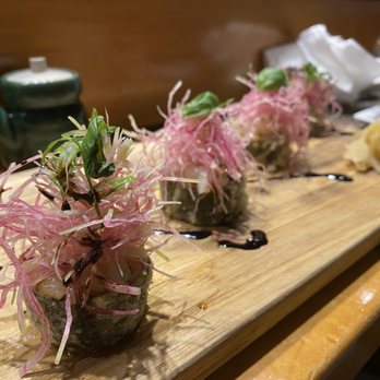 Nakamori - Butter teriyaki scallop roll ($16) - Japanese Near Me - Toronto, Ontario Nakamori - Butter teriyaki scallop roll ($16) - Japanese Near Me - Toronto, Ontario
