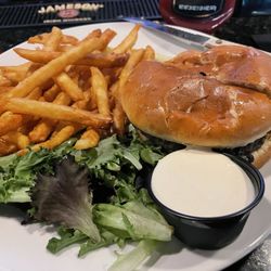 St. Brendan's Inn - Angus Burger Dinner