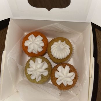 Purple Dough - Mango, Calamansi, Thai tea and Coconut Pandan mini cupcake. - Desserts Near Me - Woodside, New York