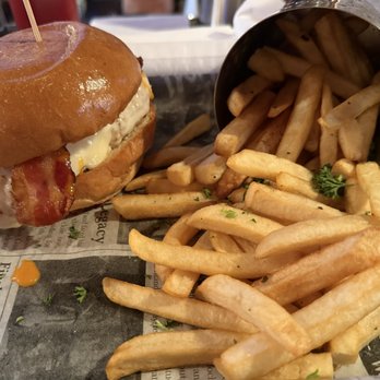 King’s Pub  - Bacon cheese burger and fries - Seafood Near Me - Atlantic City, New Jersey