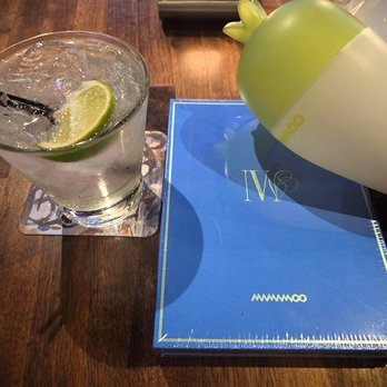 Yard House - Hendricks gin & tonic and memorabilia from the MAMAMOO concert - Bars Near Me - Los Angeles, California Yard House - Hendricks gin & tonic and memorabilia from the MAMAMOO concert - Bars Near Me - Los Angeles, California
