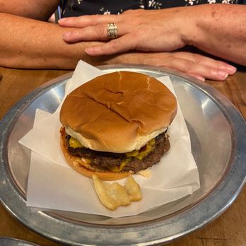 Delwood - Burger - Gastropubs Near Me - Cincinnati, Ohio