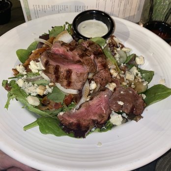 Foster's Kitchen Waikoloa - Steak Salad - American Near Me - Waikoloa, Hawaii