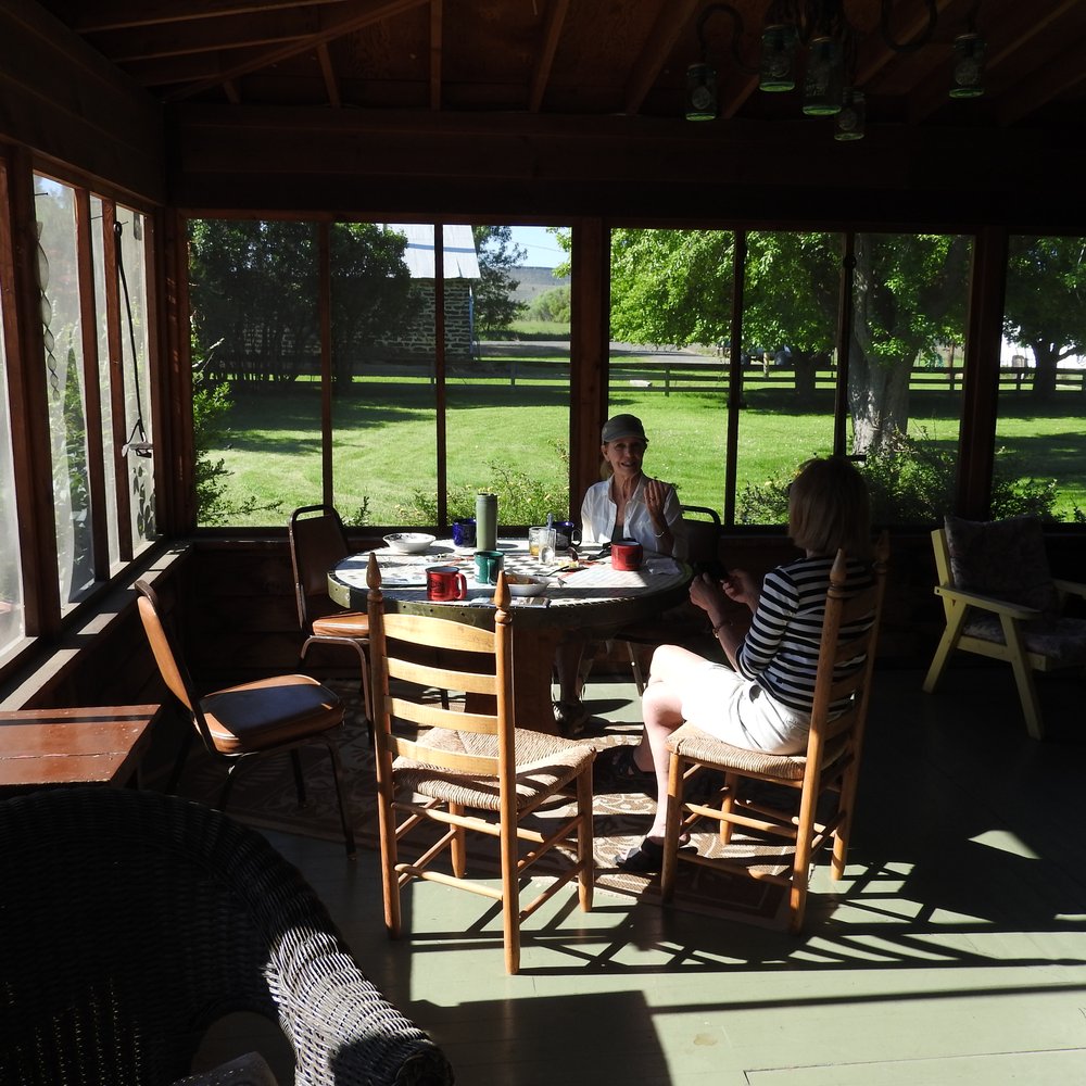 Hotel Diamond - Comfortable seating areas - Hotels Near Me - Diamond, Oregon