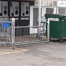 Ray's Food Place - Filthy bottle return at Ray's in Oakridge