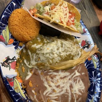 El Tapatio - combination plate - Mexican Near Me - Sacramento, California El Tapatio - combination plate - Mexican Near Me - Sacramento, California