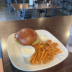 Savannah's Restaurant and Bar - Grilled chicken sandwich