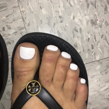 Labelle nail lounge - Toes cracked after "fixing" - Nail Salons Near Me - San Antonio, Texas