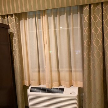 The Oaks Hotel & Suites - Window area ( sheer sheets cannot be covered up) - Hotels Near Me - Paso Robles, California