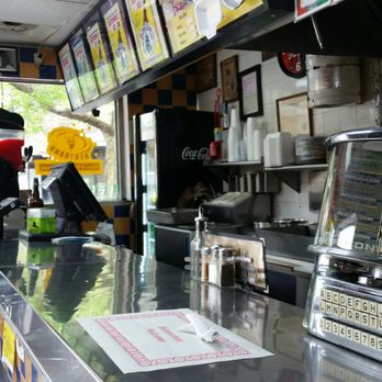 Paul Patates - Diner shot - Poutineries Near Me - Montreal, Quebec Paul Patates - Diner shot - Poutineries Near Me - Montreal, Quebec