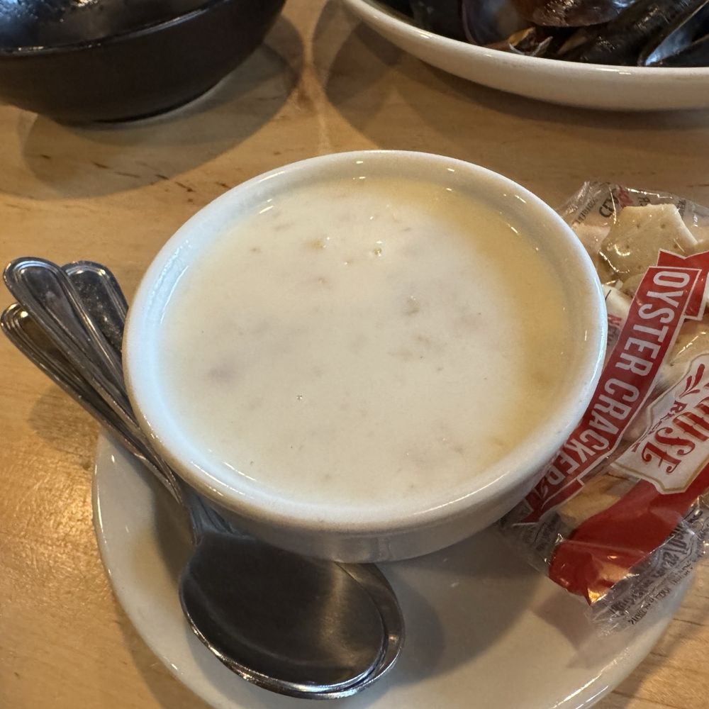 Alisson's Restaurant - Clam chowder cup size - Seafood Near Me - Kennebunkport, Maine