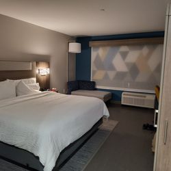 Holiday Inn Express & Suites Waynesboro East - King Size Room