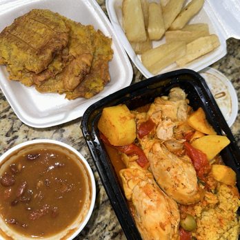 El Mata Munchies - Pollo guisado lunch special (extra side of yuca) - Puerto Rican Near Me - West Palm Beach, Florida