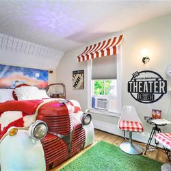 Secrets On Main - Cracker Jack bedroom