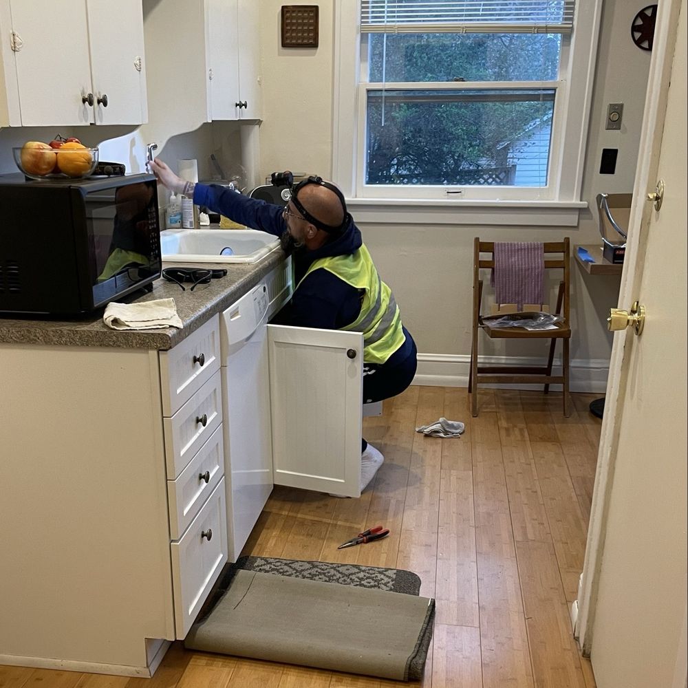 Busy As A Bee - Dennis at work - Handyman Near Me - Milwaukie, Oregon Busy As A Bee - Dennis at work - Handyman Near Me - Milwaukie, Oregon