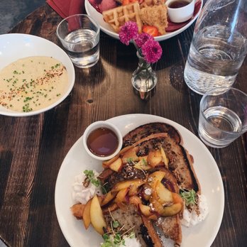 Modern Love Brooklyn - Peach French Toast and Fried Tofu & Waffles - Vegan Near Me - Brooklyn, New York