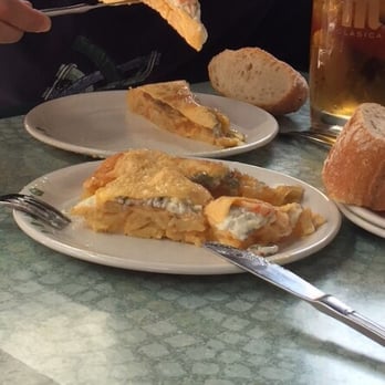 Quebec - Tortilla de quedo azul y cebolla caramelizada - Spanish Near Me - Santander, S