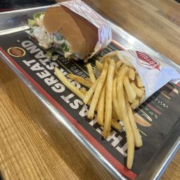 Skinny fries and chicken sandwich Skinny fries and chicken sandwich