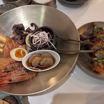 Jinmi - Seafood and spicy crab in the modeum set - Seafood Near Me - Vancouver, British Columbia