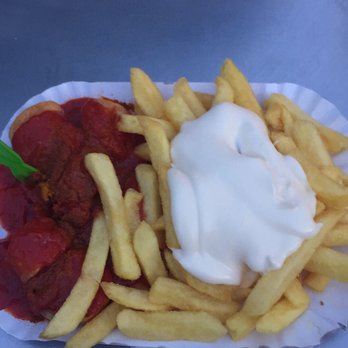 Zur Bratpfanne - Currywurst mit Pommes - Curry Sausage Near Me - Berlin, BE Zur Bratpfanne - Currywurst mit Pommes - Curry Sausage Near Me - Berlin, BE