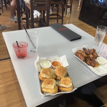 Parlay Orlando - Chicken sliders and twisted Shirley - Sports Bars Near Me - Orlando, Florida