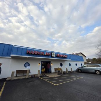 Harbor Inn Seafood - The outside building of the restaurant. - Seafood Near Me - Roanoke, Virginia