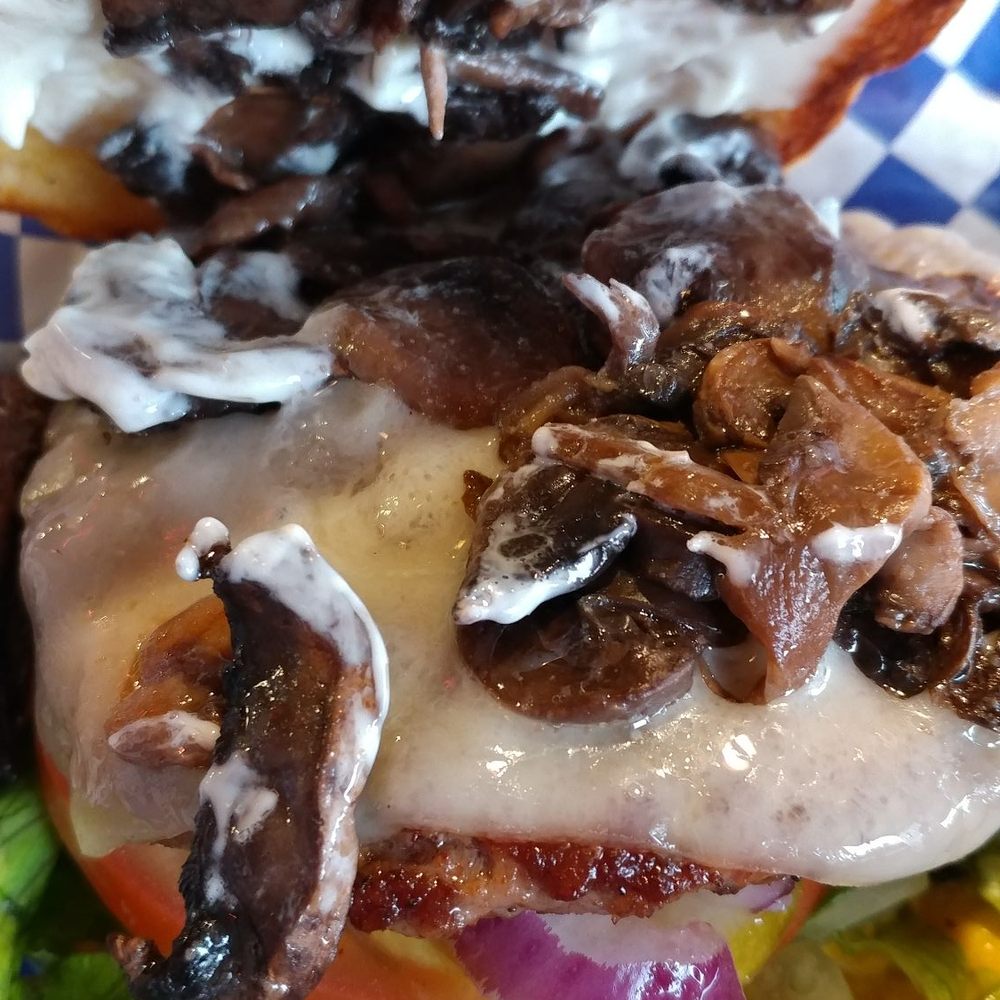 Daddio's Burger - Baby Bella goodness atop my burger - Burgers Near Me - Beaumont, Texas