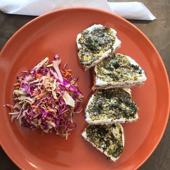 Café Sfouf - Labneh, zaatar, menthe tartine avec salade de chou au sesame - Cafes Near Me - Montreal, Quebec