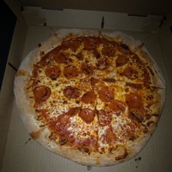 Jillianos Pizza - The pizza we received
