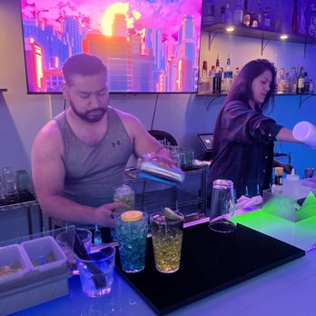 Inland Empire Bartending School & Staffing - Learning how yo make multiple drinks at once - Bartending Schools Near Me - Riverside, California Inland Empire Bartending School & Staffing - Learning how yo make multiple drinks at once - Bartending Schools Near Me - Riverside, California