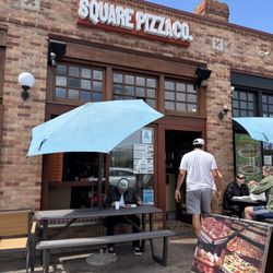 Square Pizza - Outside