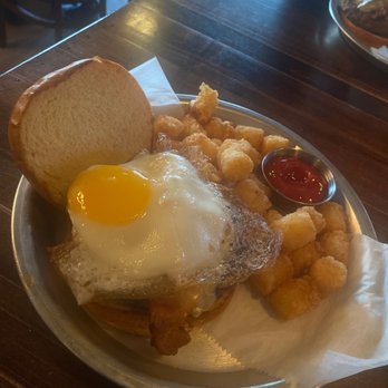 Lavergne's Tavern - Beer Bar Near Me - Berwyn, Illinois